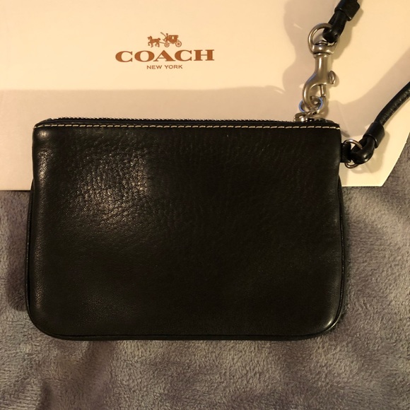 🌹Plain classic black leather wristlet from Coach - Picture 7 of 7